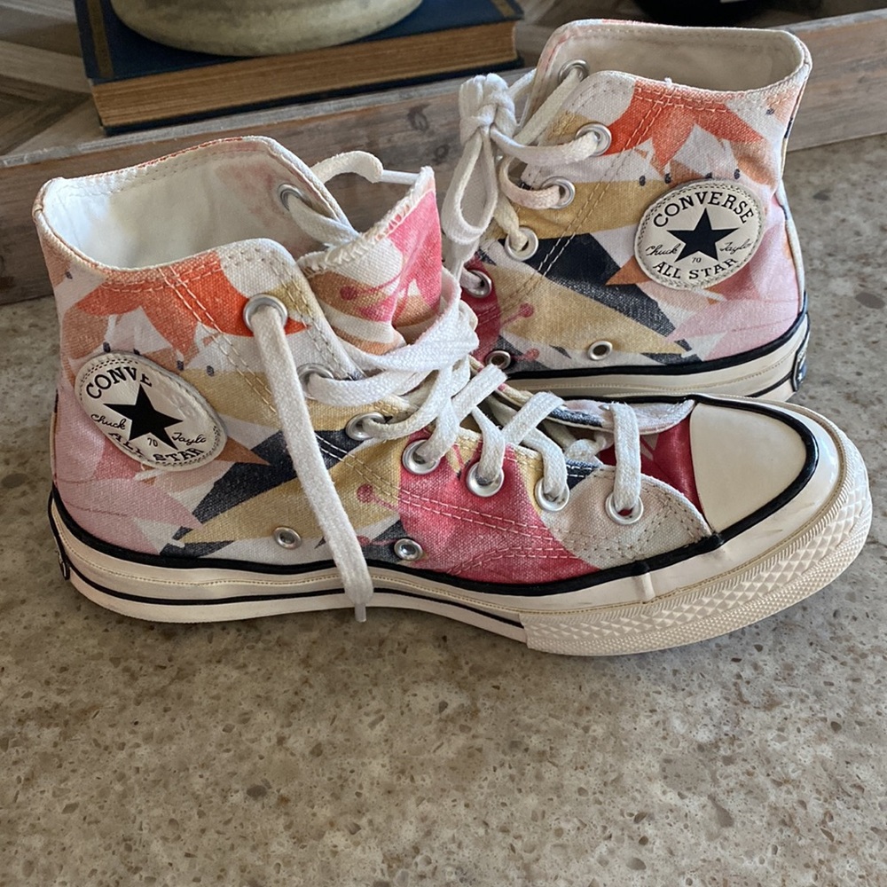 Women Converse - Picture 2 of 9